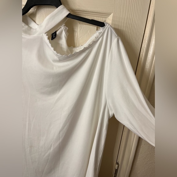 Neck lace trim drop shoulder tee - Picture 8 of 8